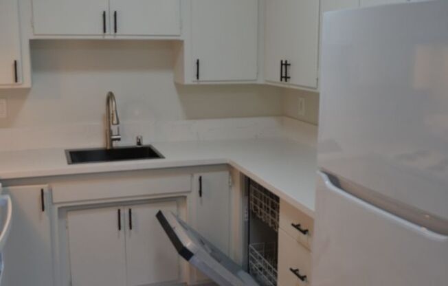 2 beds, 1 bath, $2,575