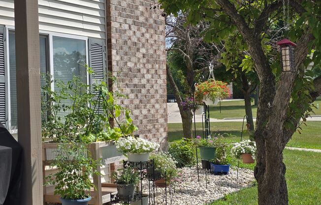 2 beds, 1 bath, 856 sqft, $1,259, Unit PL   7612