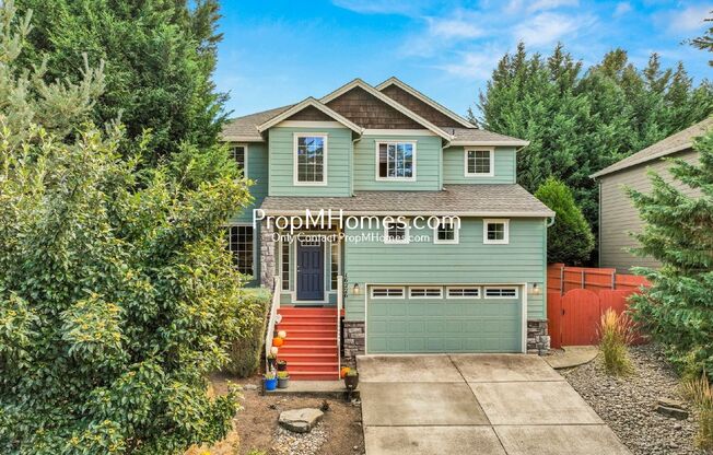 Stunning 3-Bed, 2.5-Bath Home with Luxurious Features and Spacious Backyard in Oregon City!