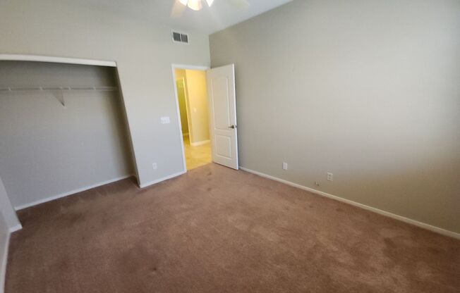 3 beds, 2.5 baths, $1,750, Unit Unit 1039