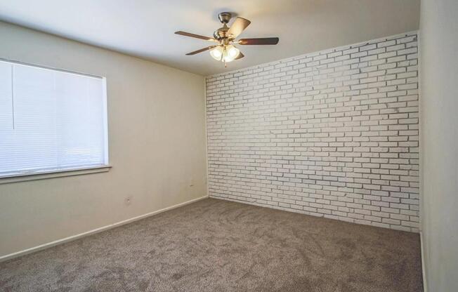 2 beds, 1 bath, $650