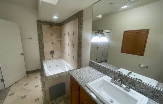 2 beds, 2.5 baths, $2,000, Unit Unit 706