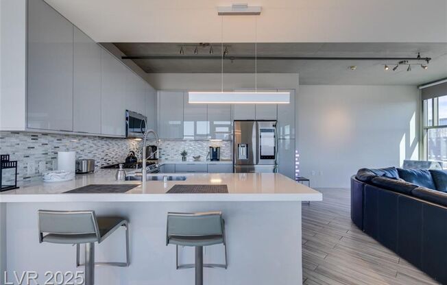 1 bed, 2 baths, $2,977, Unit Juhl Highrise