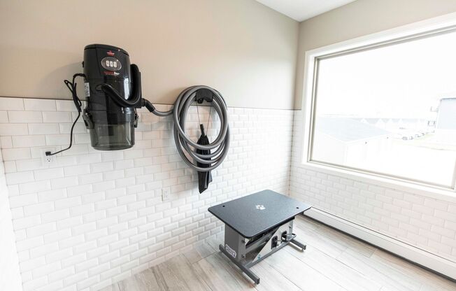 3 beds, 2 baths, 1,249 sqft, $1,373, Unit 236