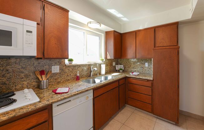 2 beds, 2 baths, 1,000 sqft, $2,900, Unit 106