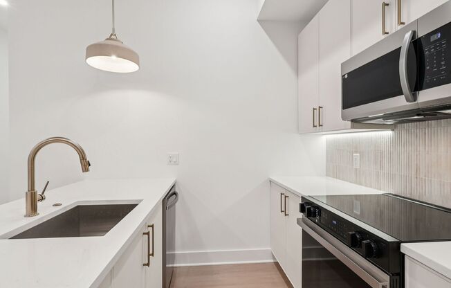 3 beds, 2 baths, 1,250 sqft, $3,667, Unit 110
