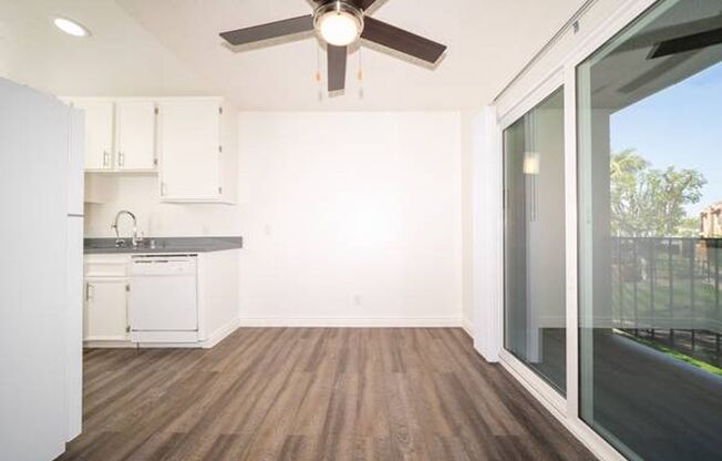 2 beds, 2 baths, 960 sqft, $2,695, Unit F-F08