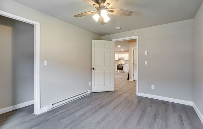 3 beds, 1 bath, 1,250 sqft, $1,999, Unit 3015 - P1