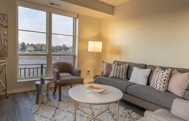 1 bed, 1 bath, 730 sqft, $1,795, Unit 211