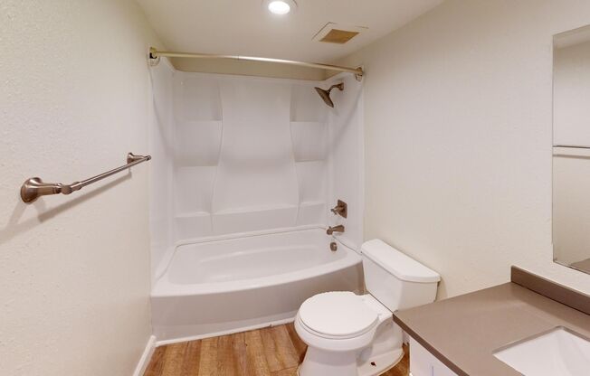 2 beds, 1 bath, 900 sqft, $1,390, Unit 25