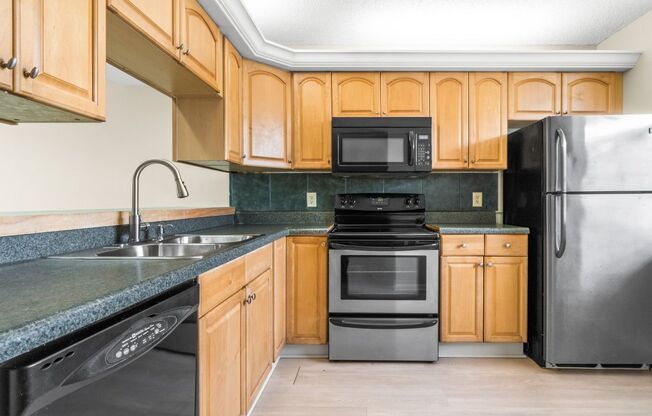 Spacious 2BR/2BA Condo at Whitehall - West Palm Beach