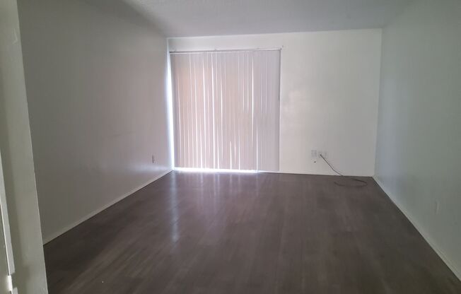 2 beds, 1 bath, 812 sqft, $1,295