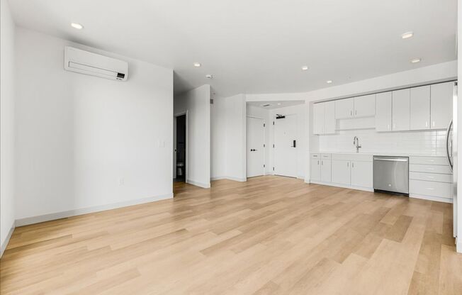 2 beds, 2 baths, 950 sqft, $2,599, Unit 202