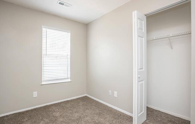 3 beds, 2 baths, 1,096 sqft, $1,550