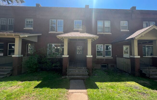 4 beds, 1 bath, $1,775, Unit 1732 E 5th Street