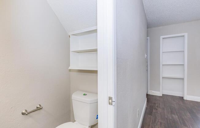 1 bed, 1.5 baths, 706 sqft, $1,160