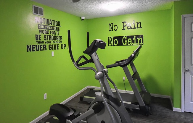 fitness center at vantage point apartments in little rock