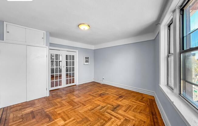 9506 4 AVE