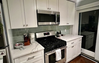 3 beds, 2 baths, 1,100 sqft, $5,200, Unit 2