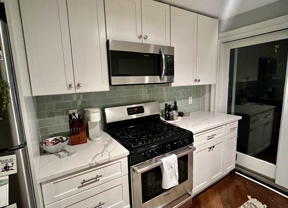 3 beds, 2 baths, 1,100 sqft, $5,200, Unit 2