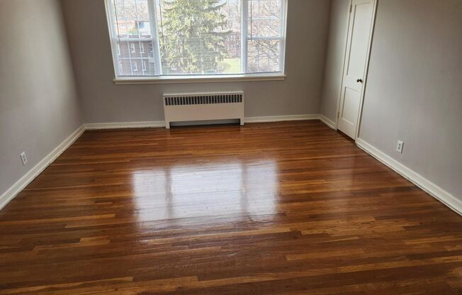 2 beds, 1 bath, 897 sqft, $2,385, Unit A-24