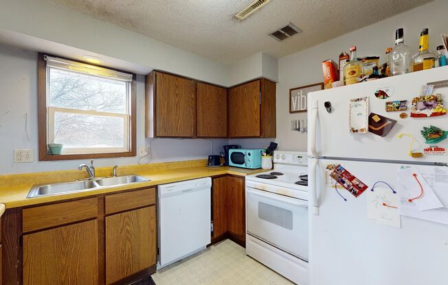 3 beds, 1 bath, $1,025