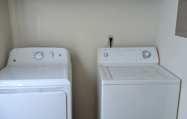 2 beds, 1.5 baths, 1,000 sqft, $1,451, Unit 8199-8199E