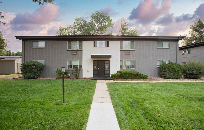 Oak Street Apartments North-8 Large