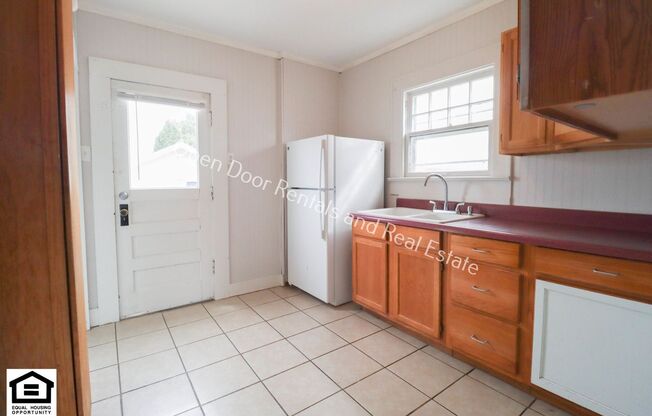 $ 200 dollars off first months rent. 2 Bedroom now available