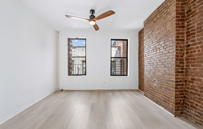 349 W 44 ST