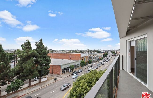 2 beds, 2 baths, 923 sqft, $3,995, Unit 404