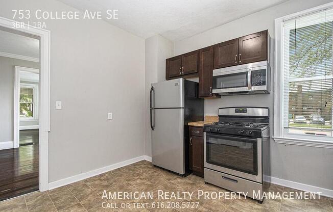 753 COLLEGE AVE SE