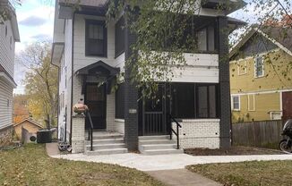 Duplex walking distance to Rockhurst University/UMKC