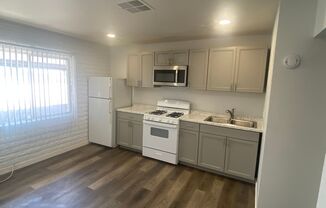 MOVE IN SPECIAL!Remodeled - 1 Bed 1 Bath Just North of Northern on 12th Street