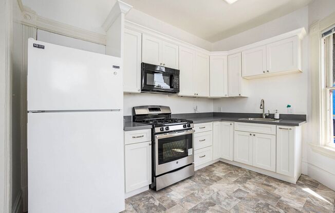 1813 Clinton Ave #B - 3 bedroom | 1 bath | Upper unit