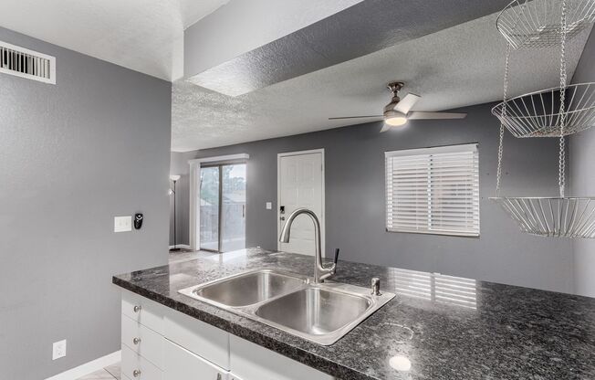 3 beds, 2 baths, $1,450, Unit Unit 184