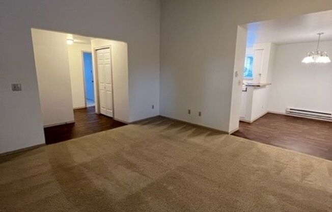 2 beds, 1 bath, 915 sqft, $1,625, Unit 412