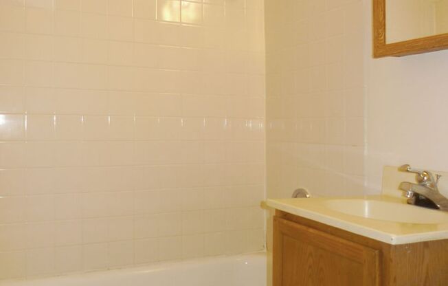 1 bed, 1 bath, 410 sqft, $900, Unit 1 - 26