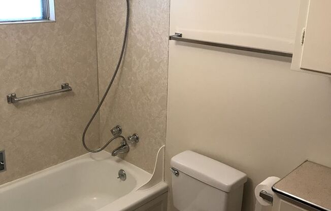 1 bed, 1 bath, $1,100, Unit 140