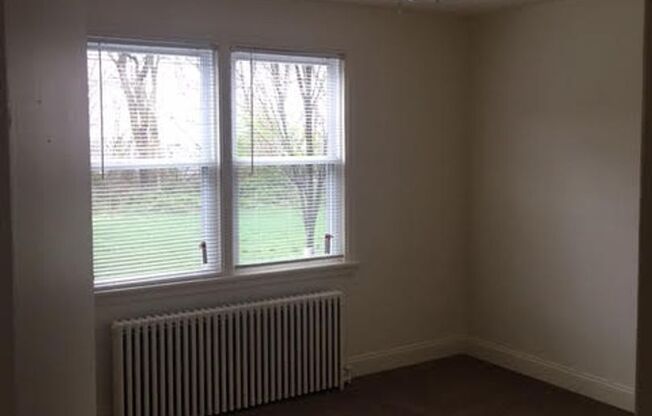 2 beds, 1 bath, 775 sqft, $1,060, Unit 628 Southcrest Court #1