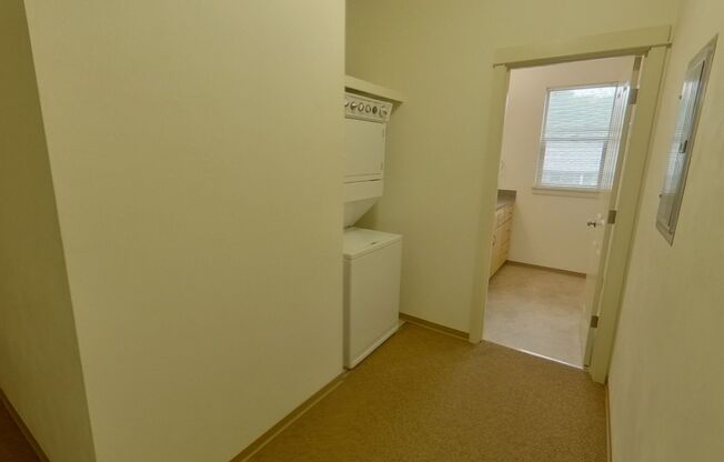 3 beds, 1.5 baths, 1,302 sqft, $2,550, Unit 1