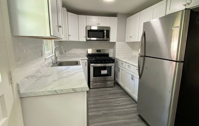 2 beds, 1.5 baths, 1,000 sqft, $1,700, Unit 15