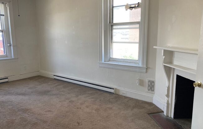 1 bed, 1 bath, 700 sqft, $1,299, Unit 38-4