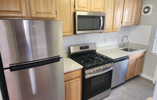 2 beds, 1 bath, 897 sqft, $2,235, Unit B-05