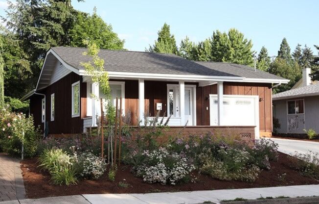 Terrific 2 Bedroom, 2 Bathroom Home in S. Eugene