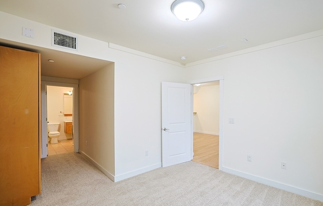 3 beds, 2 baths, 1,175 sqft, $5,200, Unit 302