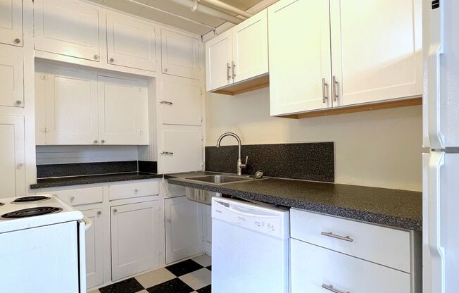 1 bed, 1 bath, 700 sqft, $1,295, Unit A