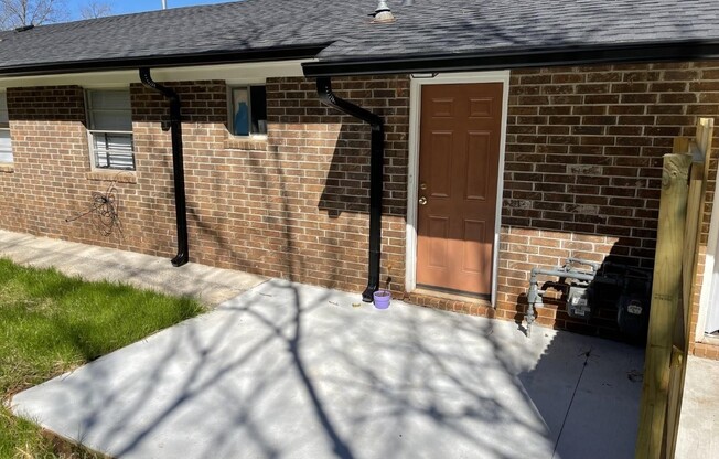 212 N CABIN CRK DR