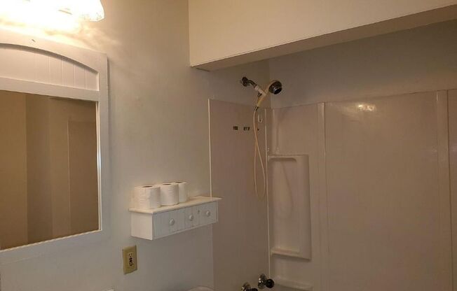 4 beds, 1 bath, $1,599