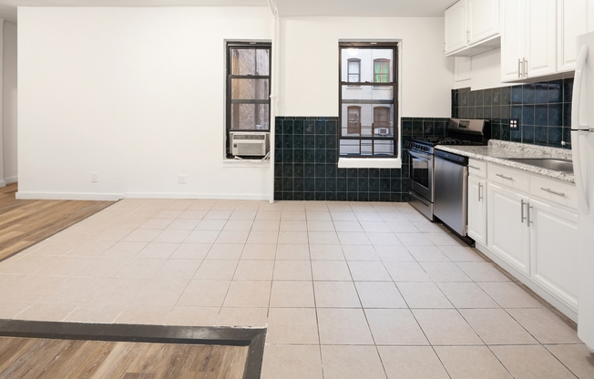 715 W 180 ST